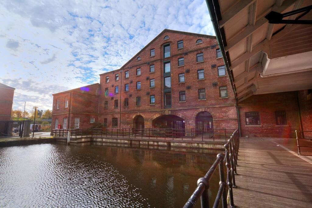 Beautiful 1-Bed Apartment In Grade Listed Warehouse - Victoria Quays, Sheffield City Centre, Free Parking, Pet Friendly, Netflix Exteriör bild