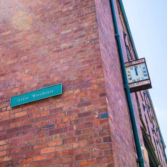 Beautiful 1-Bed Apartment In Grade Listed Warehouse - Victoria Quays, Sheffield City Centre, Free Parking, Pet Friendly, Netflix Exteriör bild